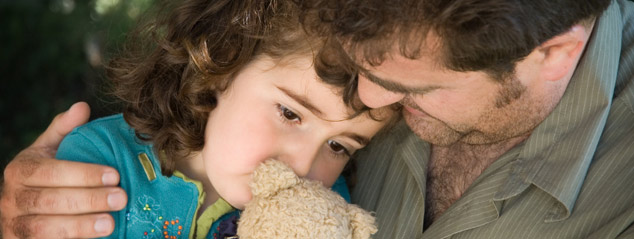 2014-10-21-fathercomfortingchild